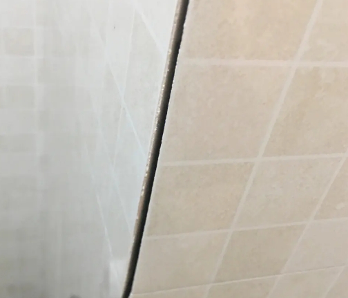 路南瓷砖空鼓维修公司分享阳台瓷砖脱落的修复过程可以分为以下几个步骤